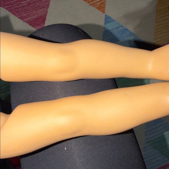 American girl doll with 2 shirts - Picture 5 of 7